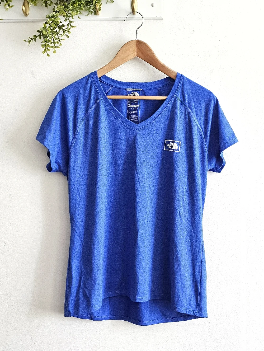 The North Face Active Fit Blue Graphic Tee Women’s L Outdoor Workout Top - Picture 2 of 9
